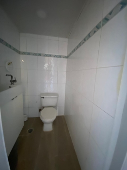 Alquilo apartamento en serralles un 4 nivel