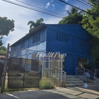 Ubicación prime! oportunidad Única local con patio en el centro  de la