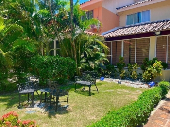 A la venta villa en metro country club