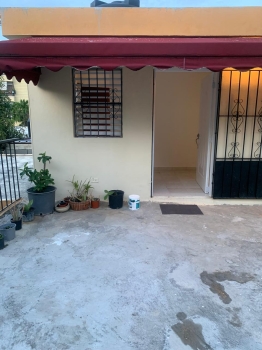 Alquilo apt. estudio segundo piso