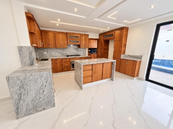Casa de lujo en venta con piscina  autopista de san isidro prado orien