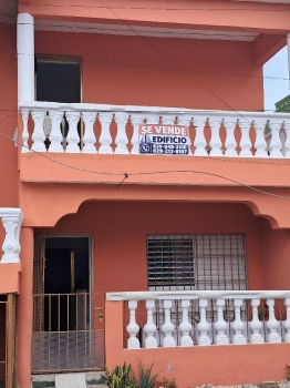 Edificio en venta con 11 apartamentos alquilados.