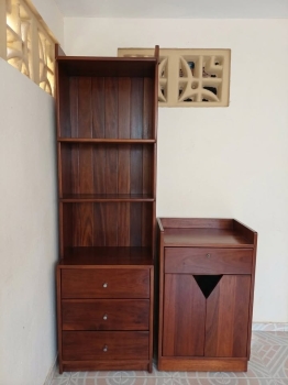Librero  gabinete en caoba maciza para restaurar o usar