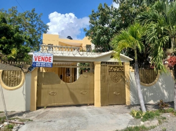 Casa en venta de 2 niveles
