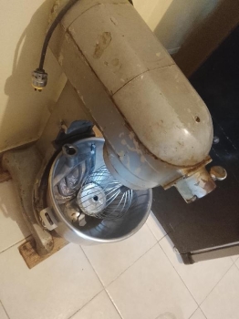 Vendo batidora de 20 cuarto hobart en santo domingo oeste
