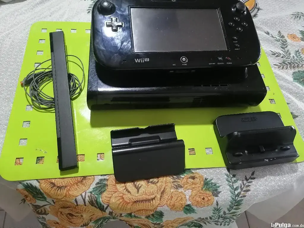 Consola de WII U  GamePad  sin cargador cintas y juegos integrados Foto 7064934-4.jpg