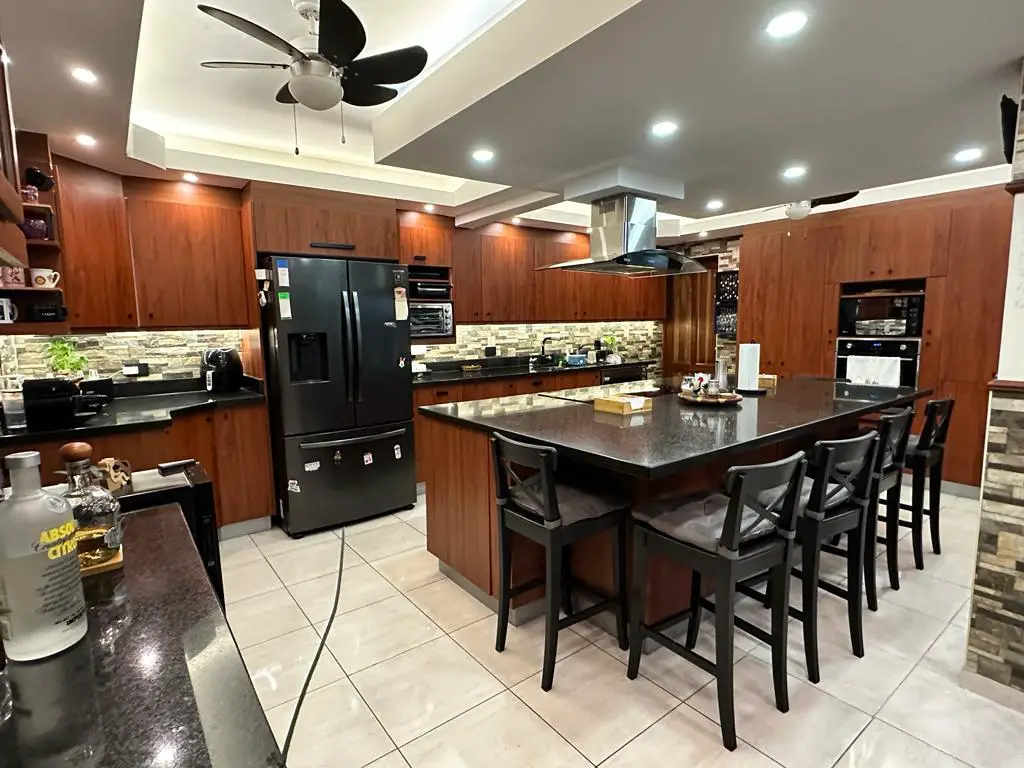 Casa de 2 niveles en Venta en Arroyo Hondo II Foto 7162970-4.jpg