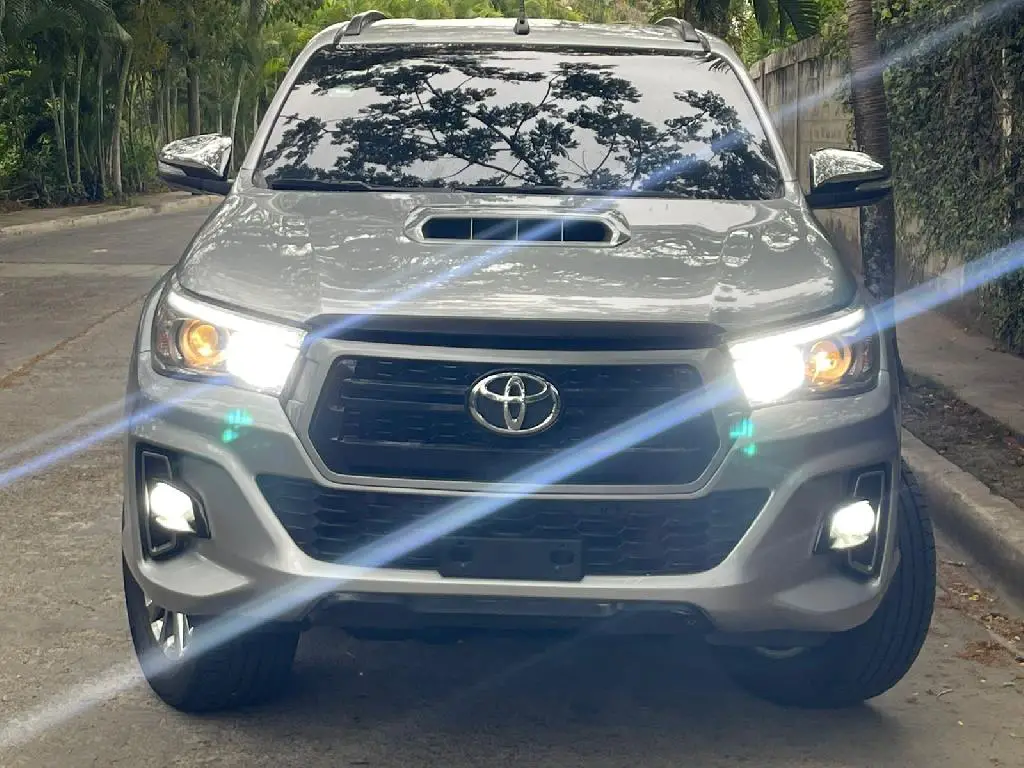 Toyota Hilux 2018 Gris  Foto 7165543-2.jpg