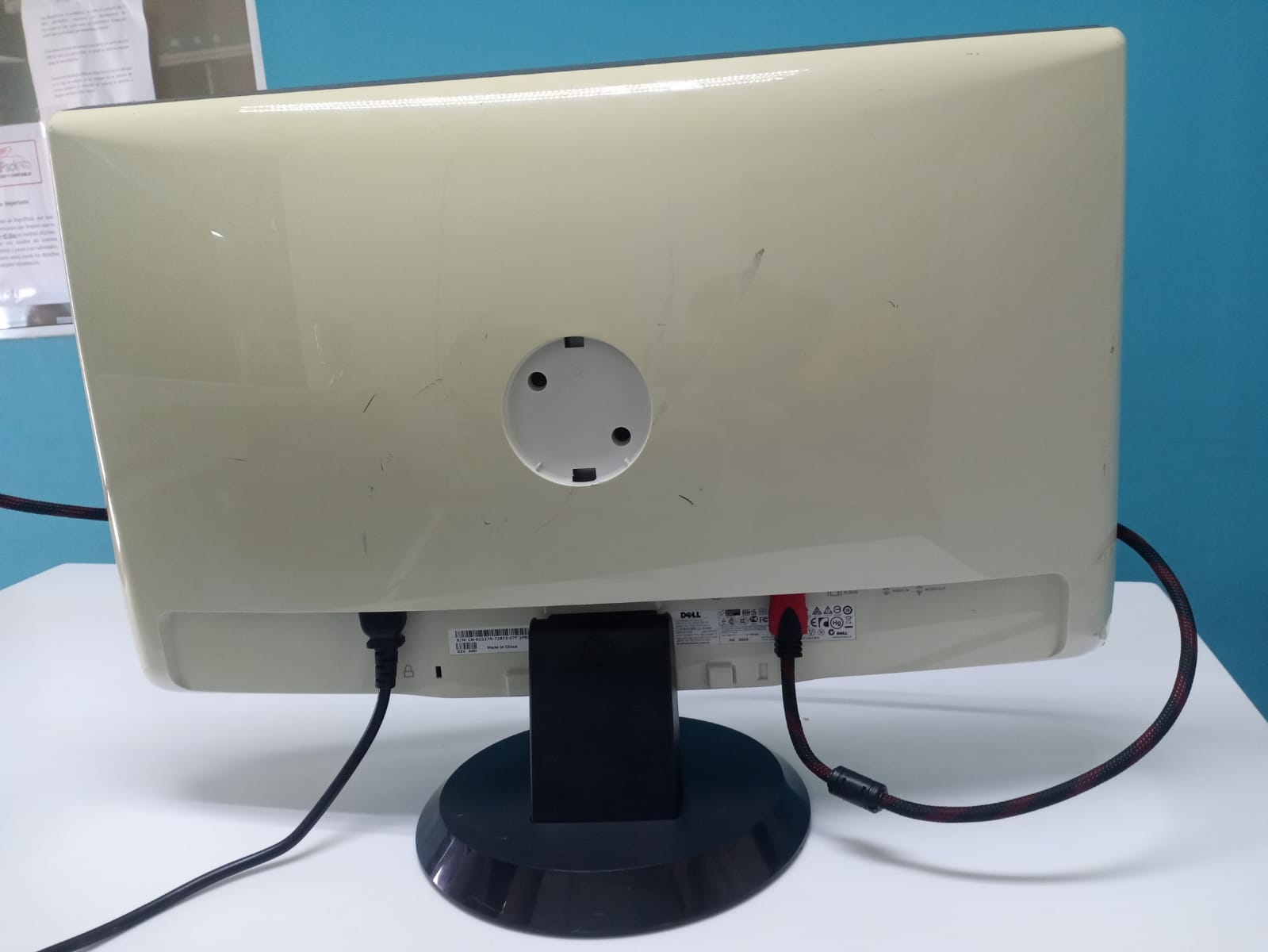 Monitor DELL ST2310 LED Foto 7166787-3.jpg