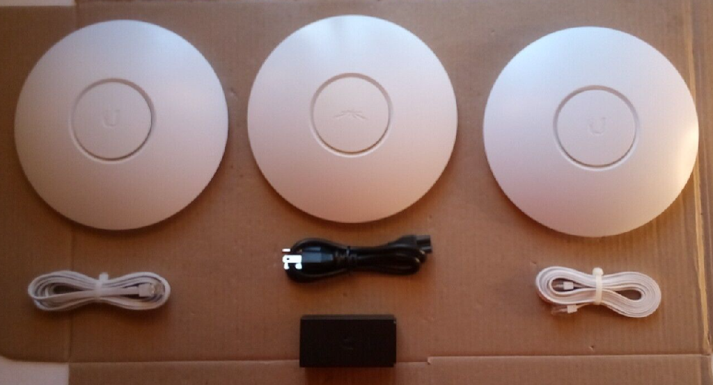 Ubiquiti UniFi AP  Access Point 2.4Ghz UniFi 300Mbps 802.11b Foto 7167204-4.jpg