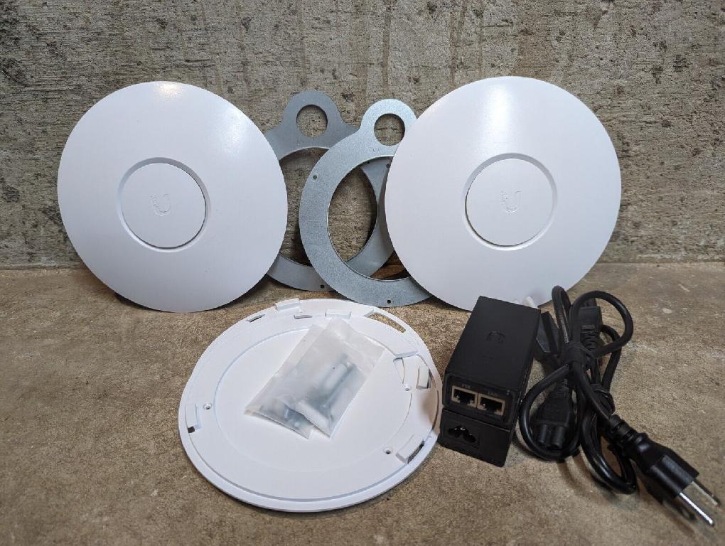 Ubiquiti UniFi AP  Access Point 2.4Ghz UniFi 300Mbps 802.11b Foto 7167204-5.jpg