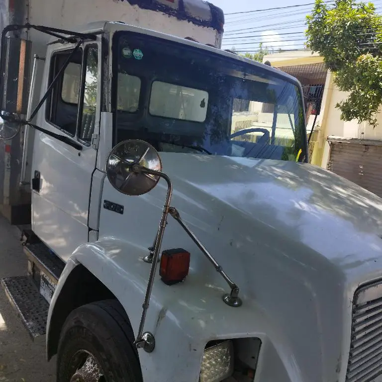 Camión Freight Liner FL70  año 1996 en San Cristóbal Foto 7169059-R1.jpg