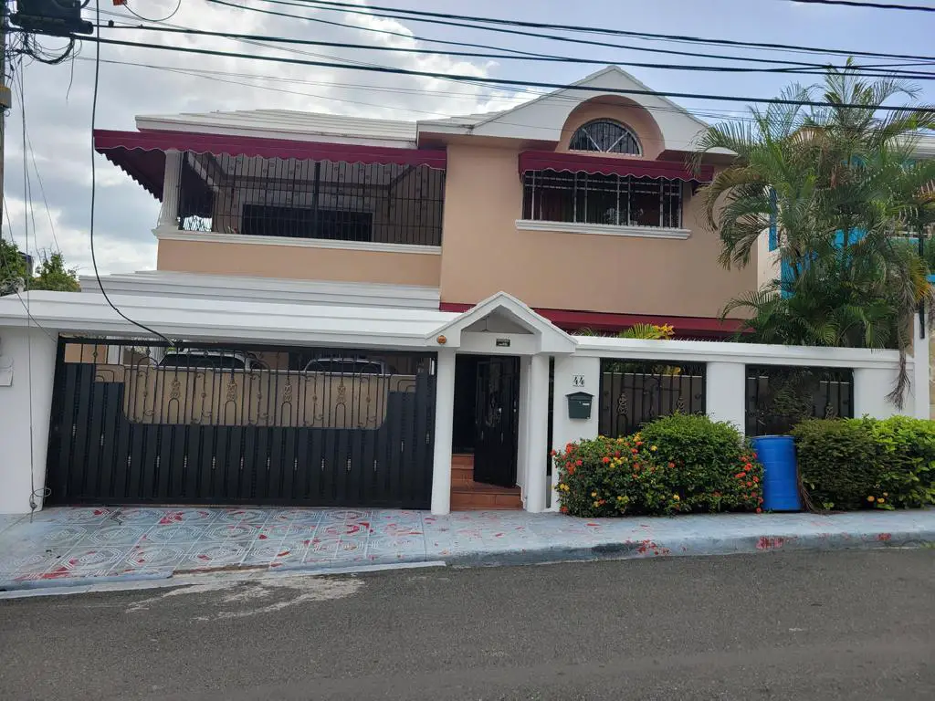 SE VENDE CASA DE DOS NIVELES EN LOS CORALES DEL SUR SANTO D Foto 7174871-1.jpg