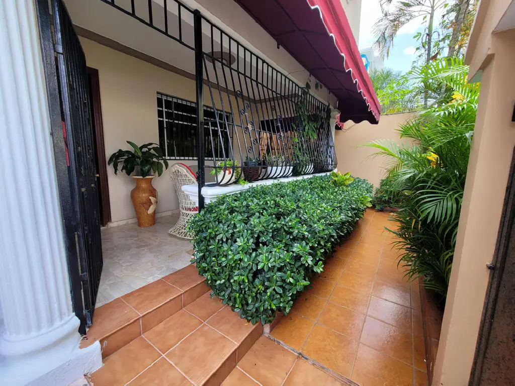 SE VENDE CASA DE DOS NIVELES EN LOS CORALES DEL SUR SANTO D Foto 7174871-2.jpg
