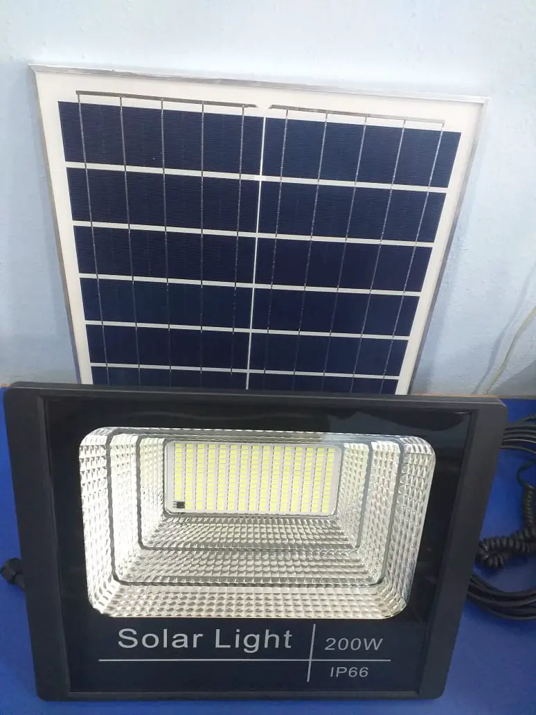 LAMPARA SOLAR DE 200W Foto 7174971-2.jpg