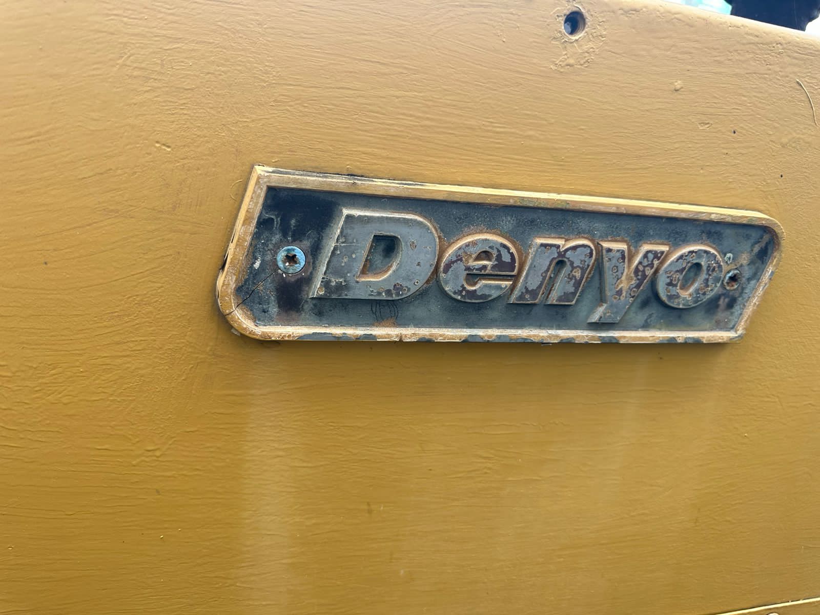 Planta Denyo con trailer transfer y tanque de combustible. Foto 7205559-1.jpg