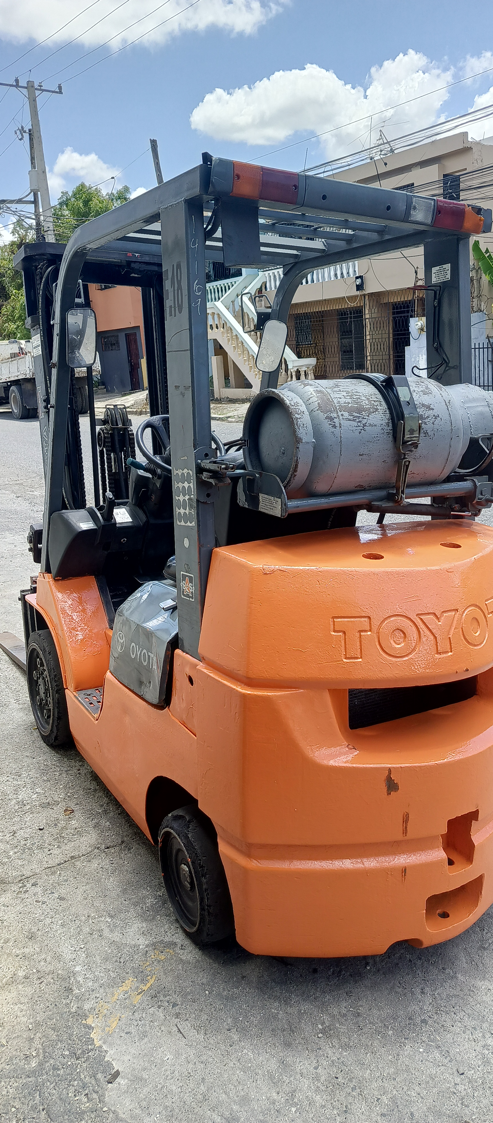 Montacarga Toyota de 2.5 tonelada  Foto 7214150-4.jpg