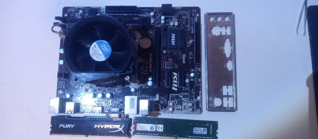 VENDO COMBO BOARD - PROCESADOR Y MEMORIA DDR4 B150M PRO-VH / i7 6TA GE Foto 7215231-1.jpg