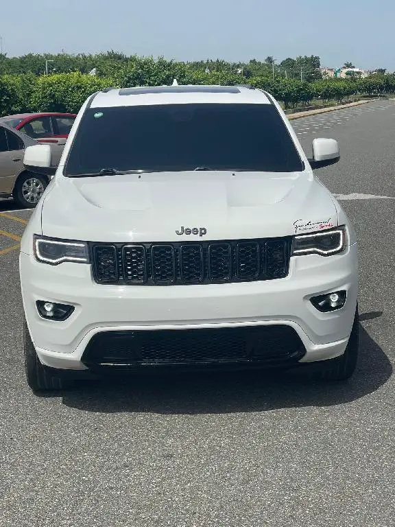 2018 Jeep Grand Cherokee Altitude Sport Utility 4D   -56 millas de fáb Foto 7220976-7.jpg