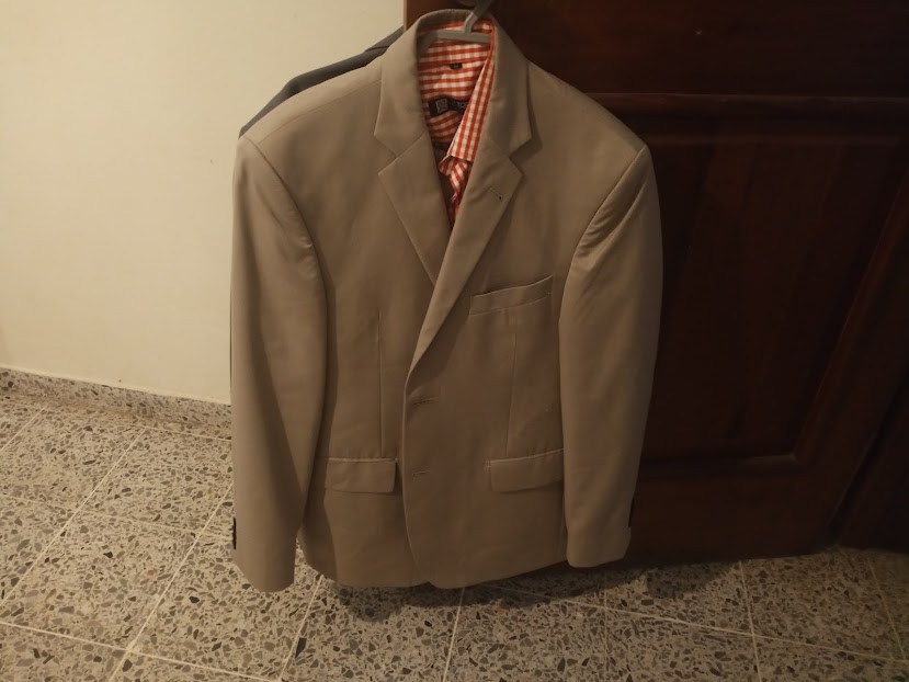 Camisas chaquetas y trajes completos Foto 7223693-1.jpg