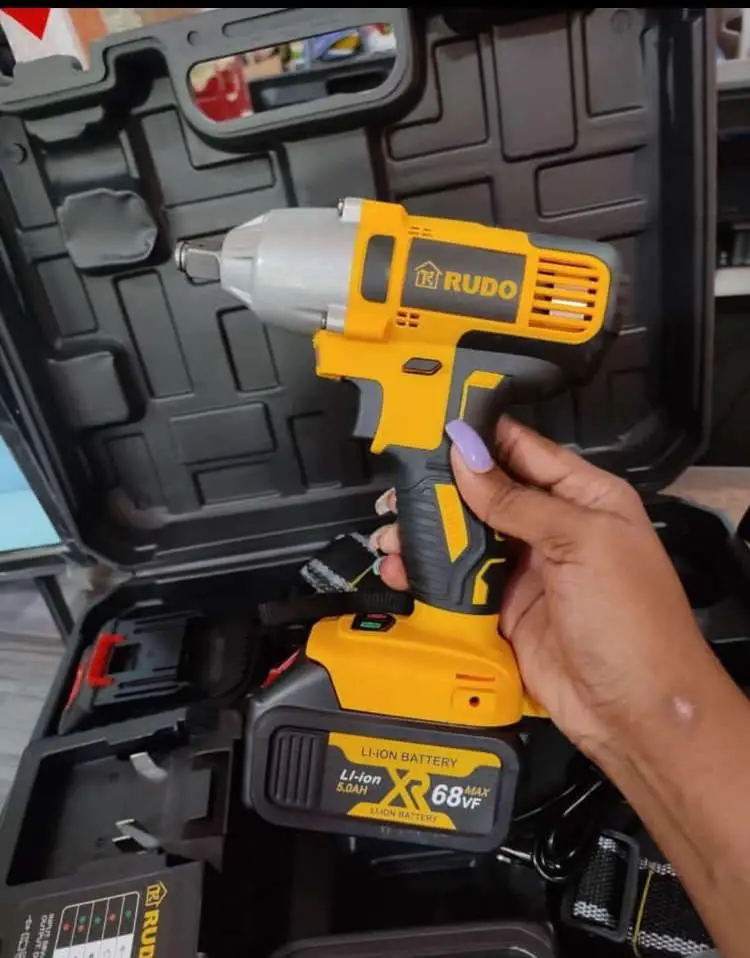 Taladro de impacto de 68 voltio recargable con 2 baterias coje punta  Foto 7239019-1.jpg