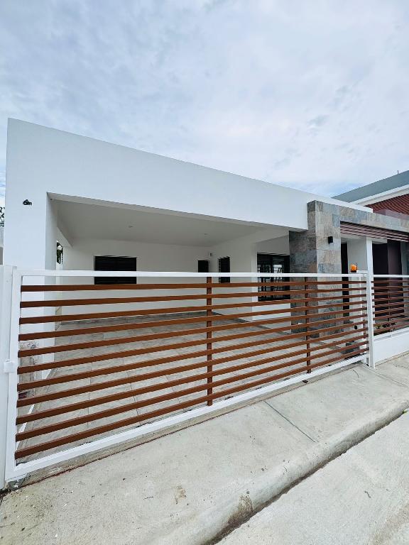 Hermosa casa en Barranquita - 3 hab 2.5 baños RD 12.5M 224.85 m Foto 7245270-1.jpg