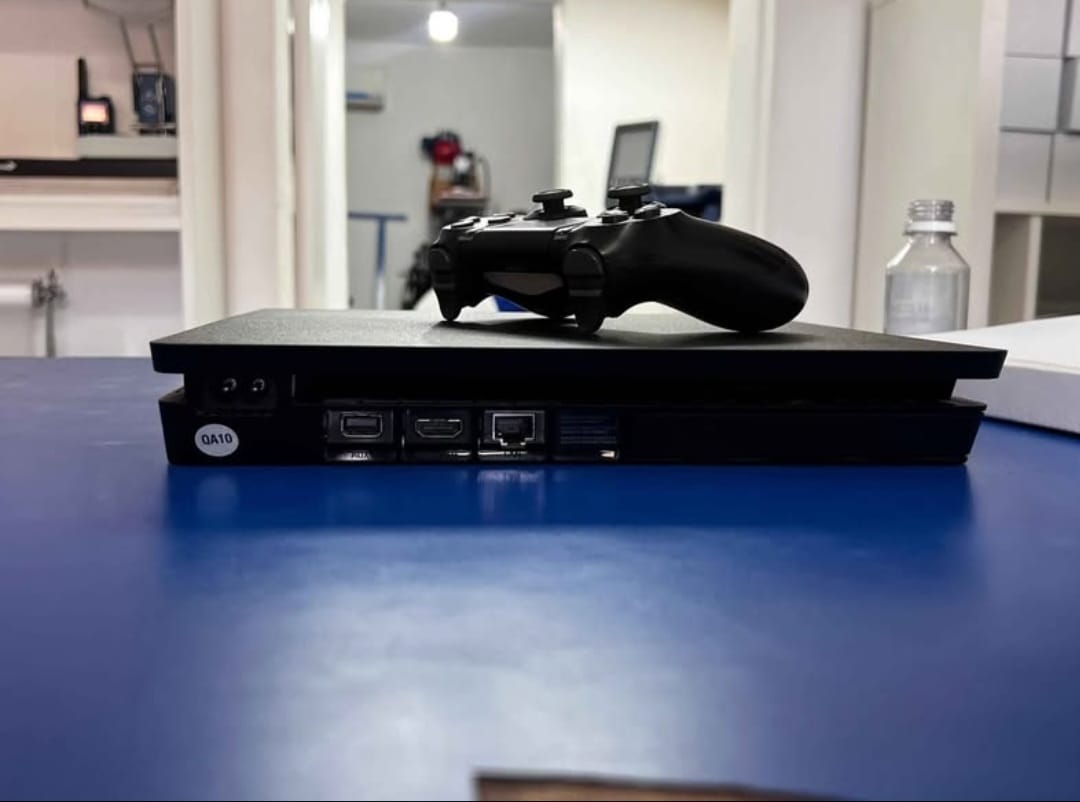 Playstation 4 Slim 1tb  Con sus cables y control Foto 7245603-6.jpg