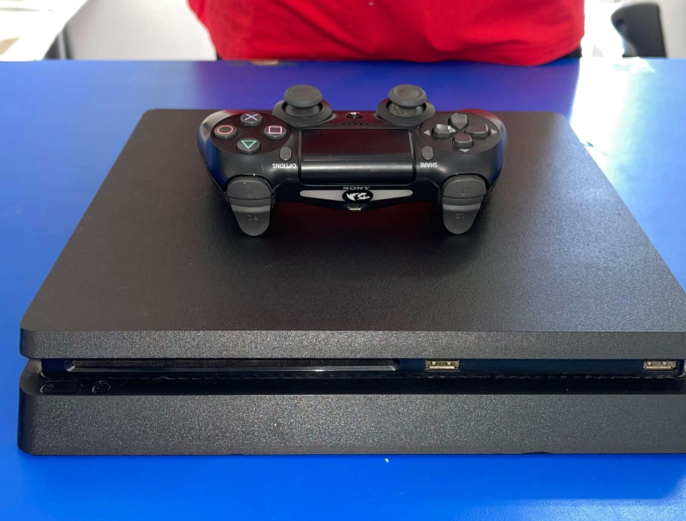 Playstation 4 Slim 1tb  Con sus cables y control Foto 7245603-7.jpg