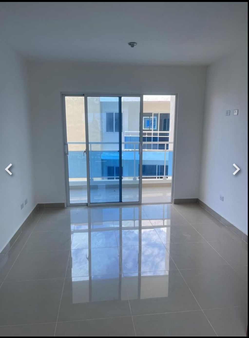 Alquiler de Apartamento de 3 Habitaciones con Terraza Privada en Autop Foto 7249402-2.jpg