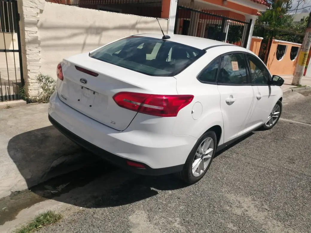 FORD FOCUS SE 2018 Recién Importado Como nuevoClean Carfax Foto 7249462-4.jpg