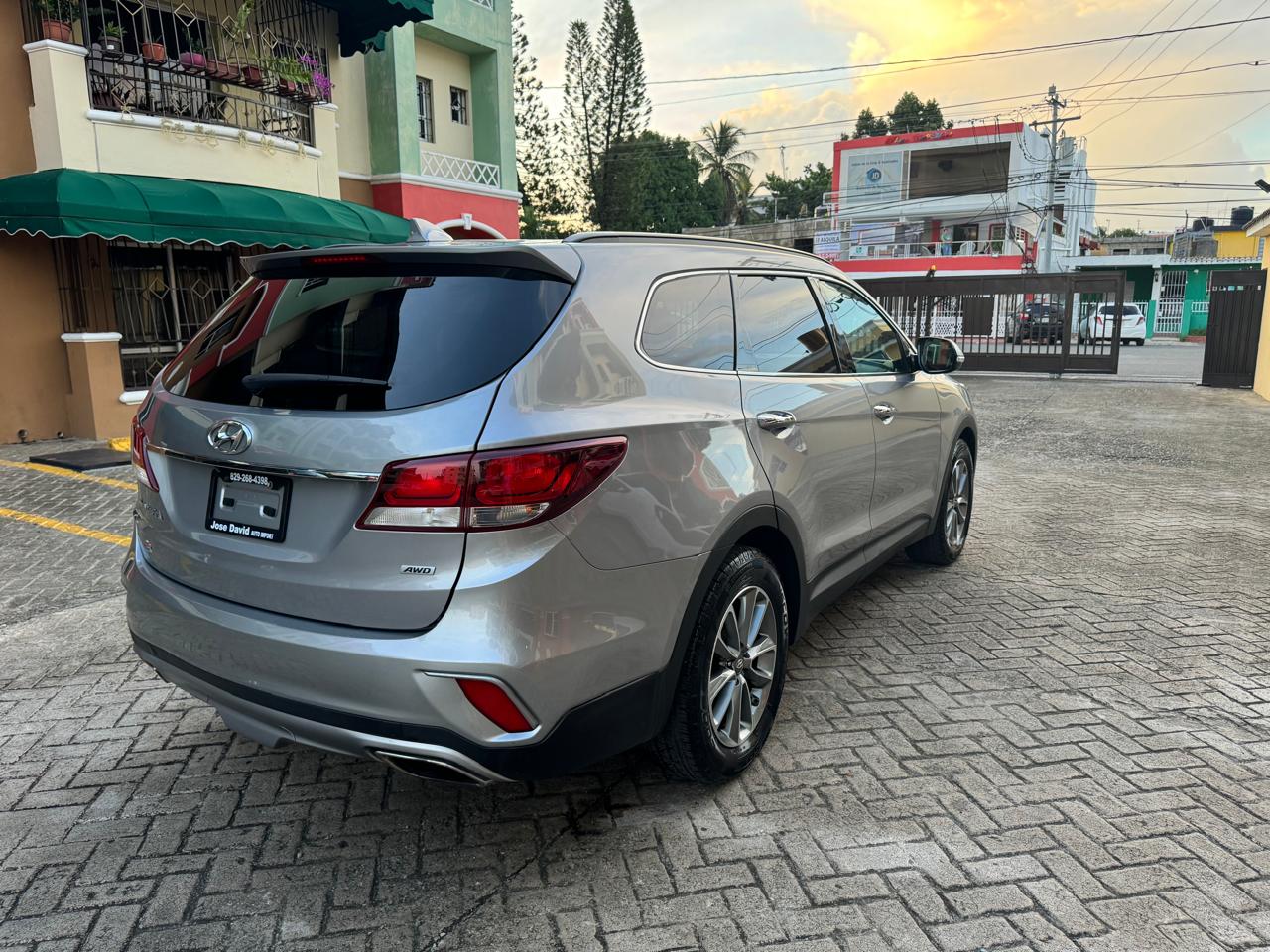 Hyundai Santa Fe sport 42 tres filas de asientos año 2018 Foto 7252770-4.jpg