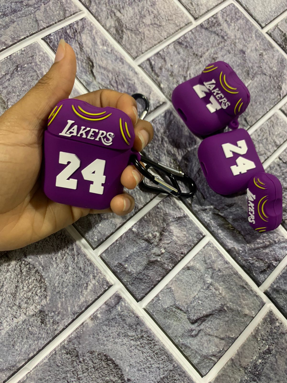COVER AIRPODS DISEÑO LAKERS 24 Foto 7256309-2.jpg