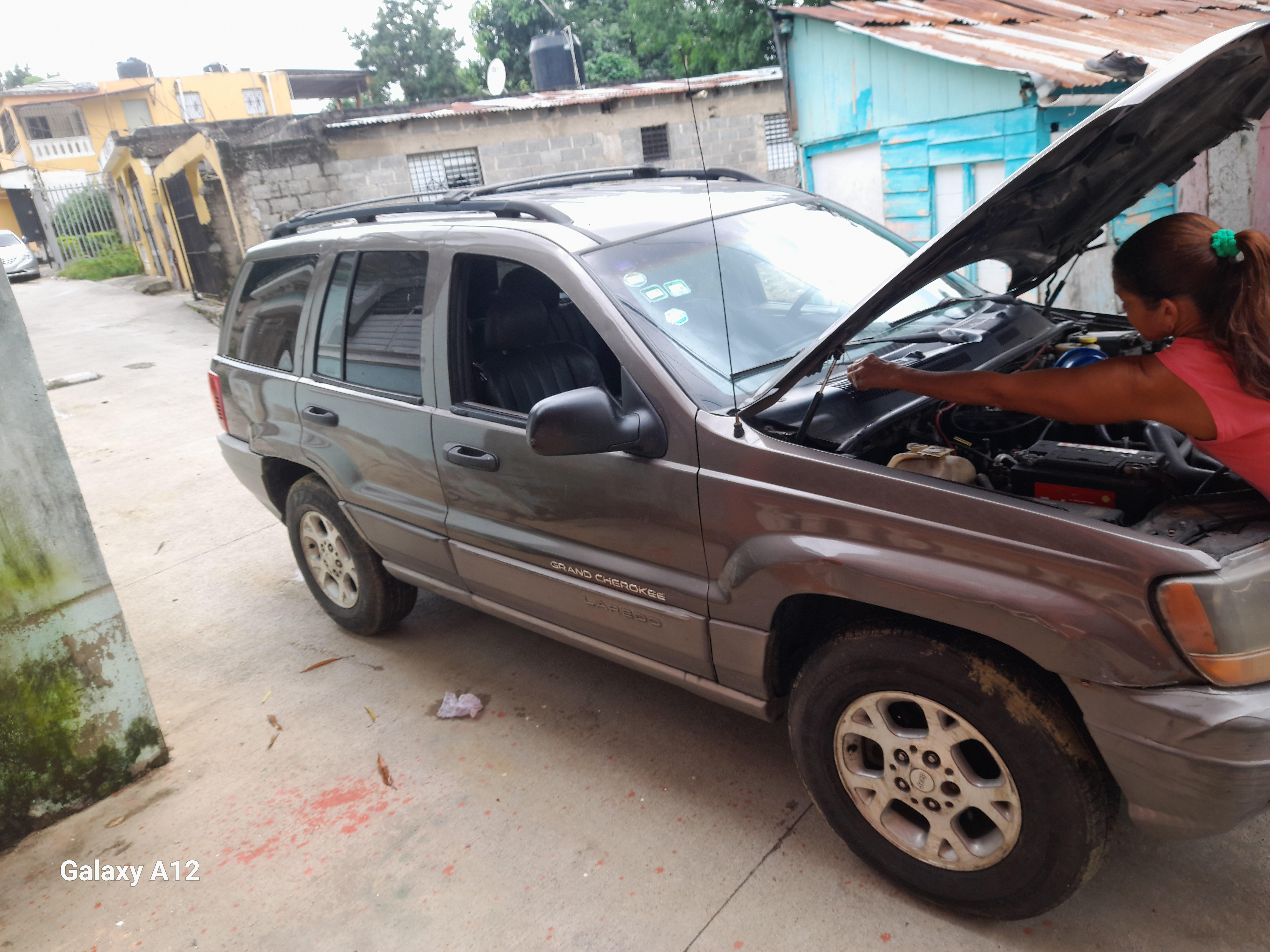 Vendó está Grand cherokee Laredo año 2000  Foto 7256404-6.jpg