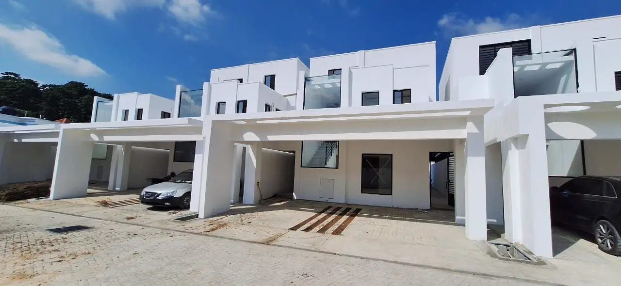 Se vende una casa en Arroyo Hondo III de 3 Niveles Foto 7257038-4.jpg