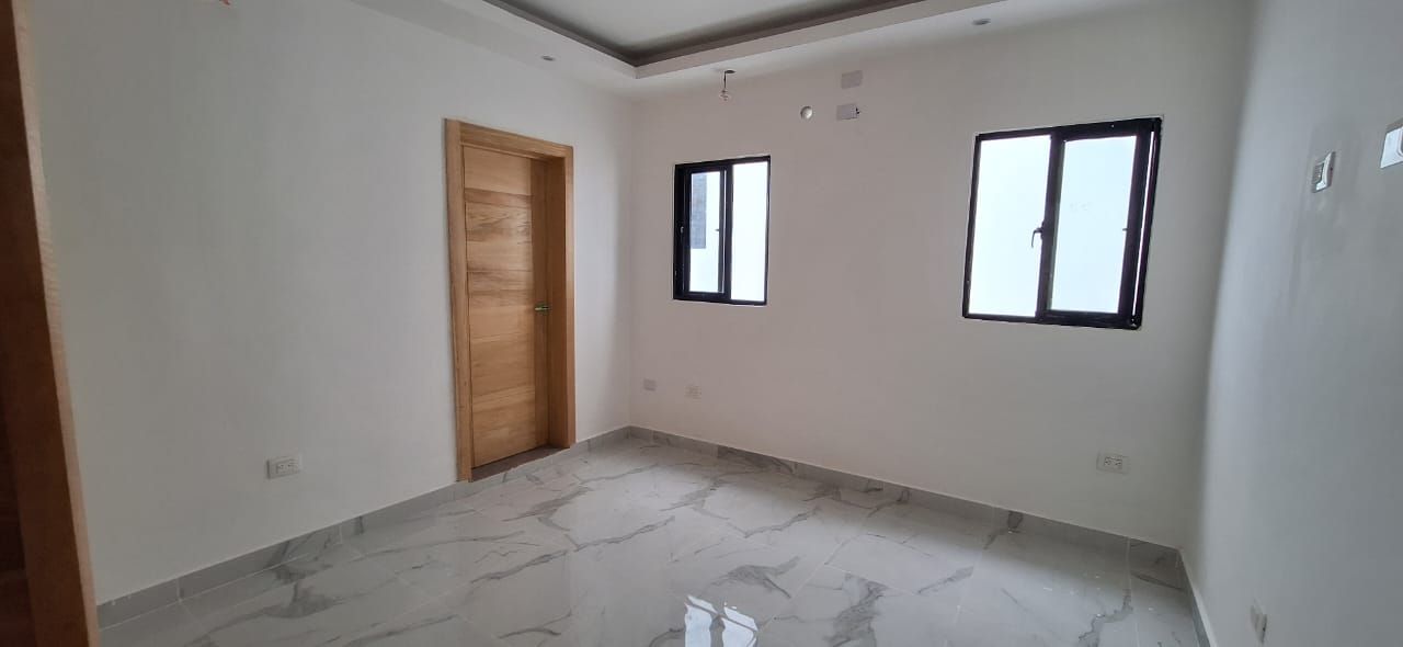 Se vende una casa en Arroyo Hondo III de 3 Niveles Foto 7257038-9.jpg