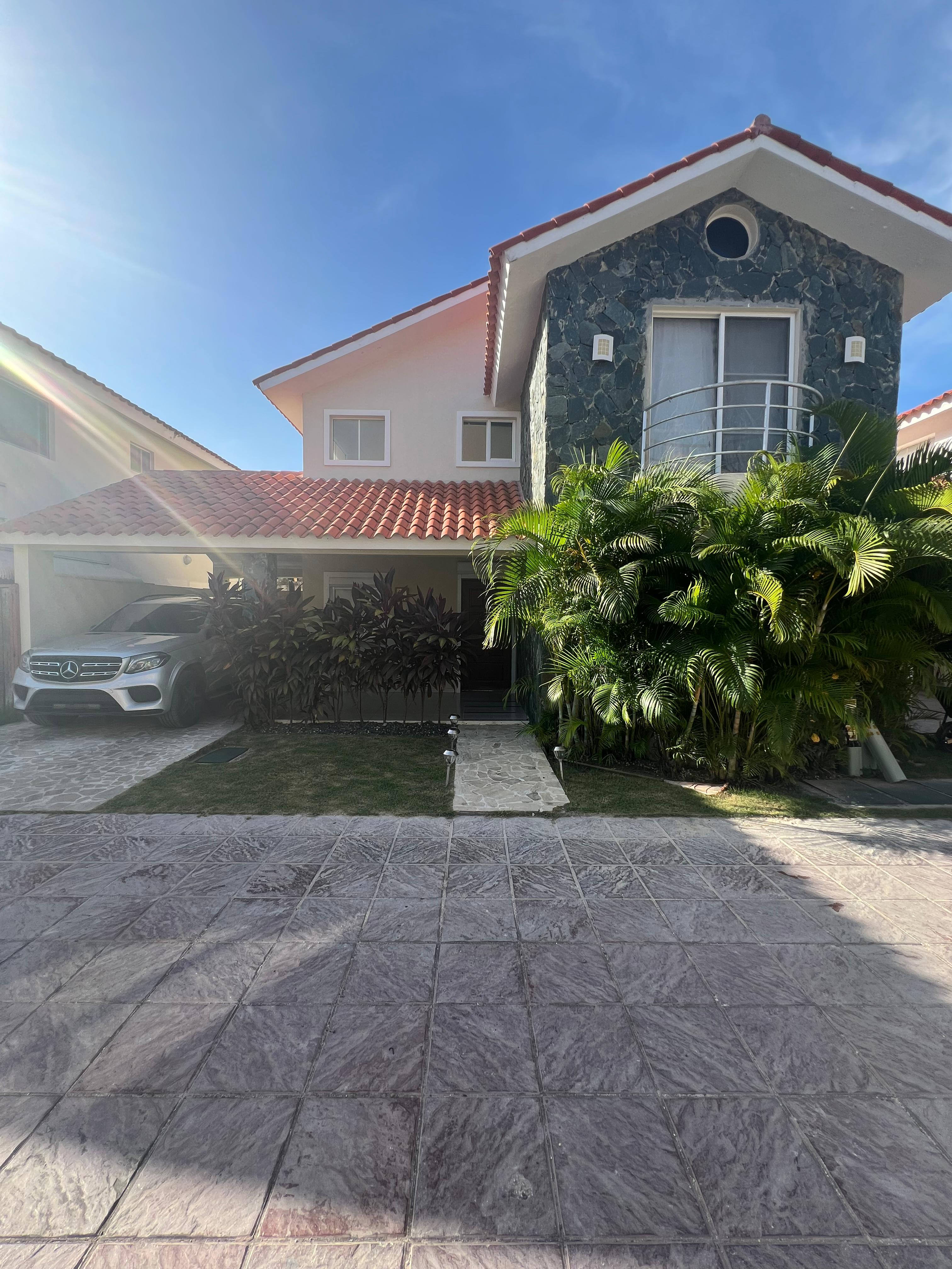 Townhouse en Metro Country Club – Totalmente Amueblado Foto 7257041-1.jpg