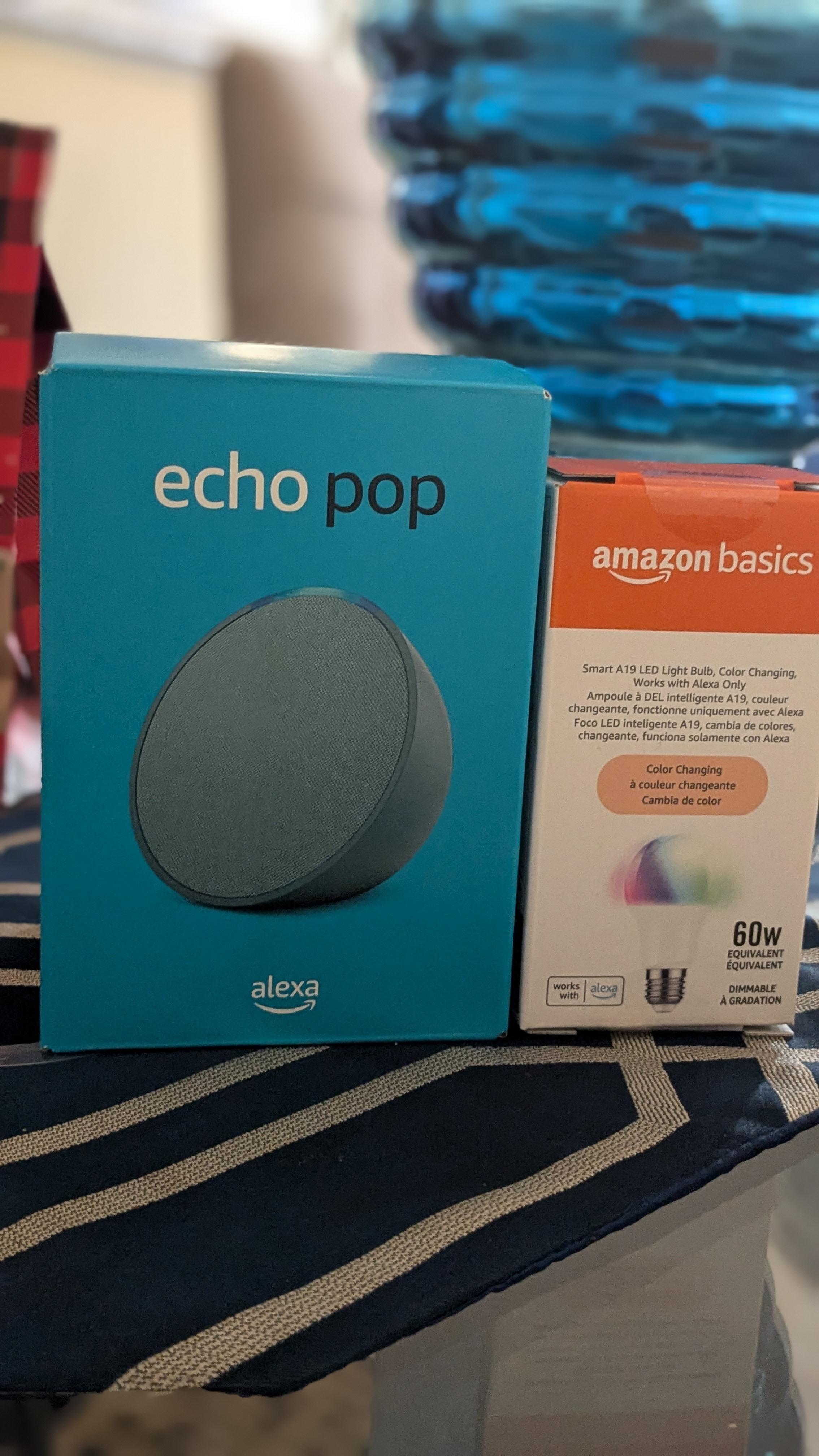 Se vende nuevo en su caja Echo pop  Alexa y Bombilla inteligente. Tien Foto 7258207-1.jpg