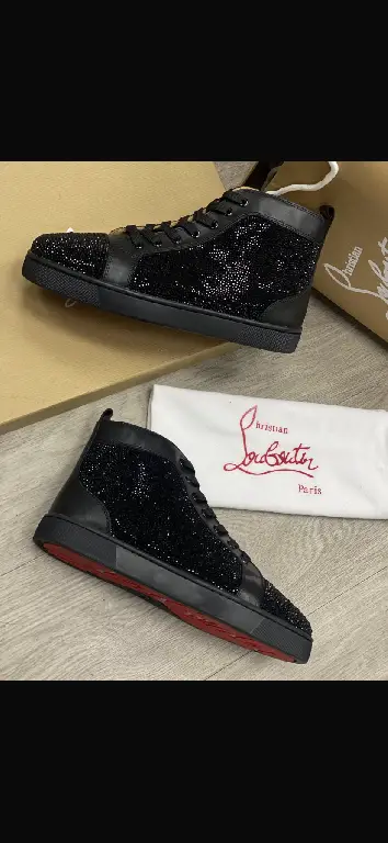 Sneakers Tenis Teni Christian Louboutin Ultimately 2024 Foto 7258637-1.jpg