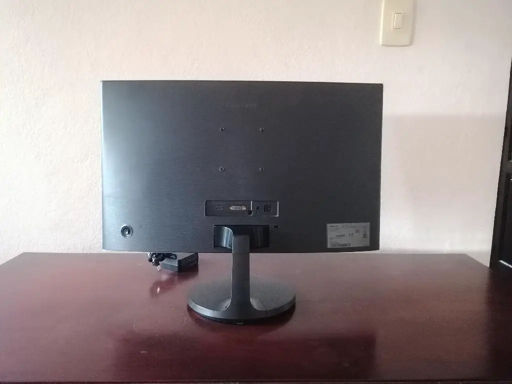 Monitor Samsung de 24 Curvo LED Foto 7259228-4.jpg
