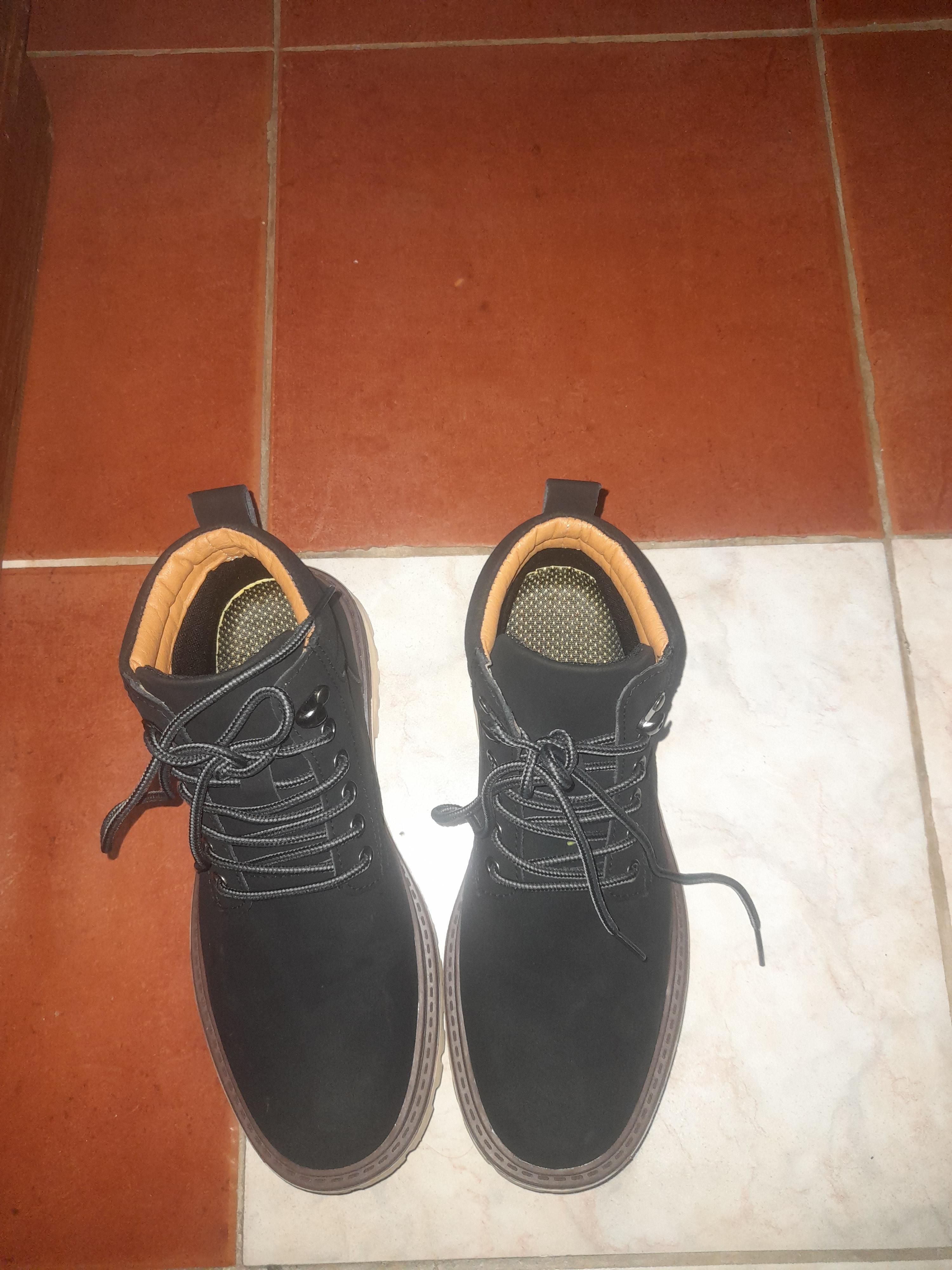 Vendo botas de hombres size 40 Foto 7260292-2.jpg