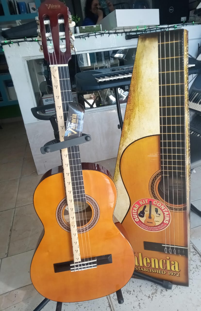 Guitarra Valencia Acústica con su  forro Foto 7261782-1.jpg