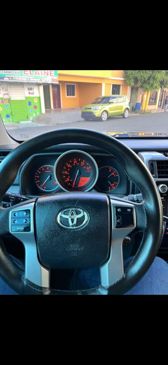 Toyota Runner SR5 en Santo Domingo Este Foto 7264397-9.jpg
