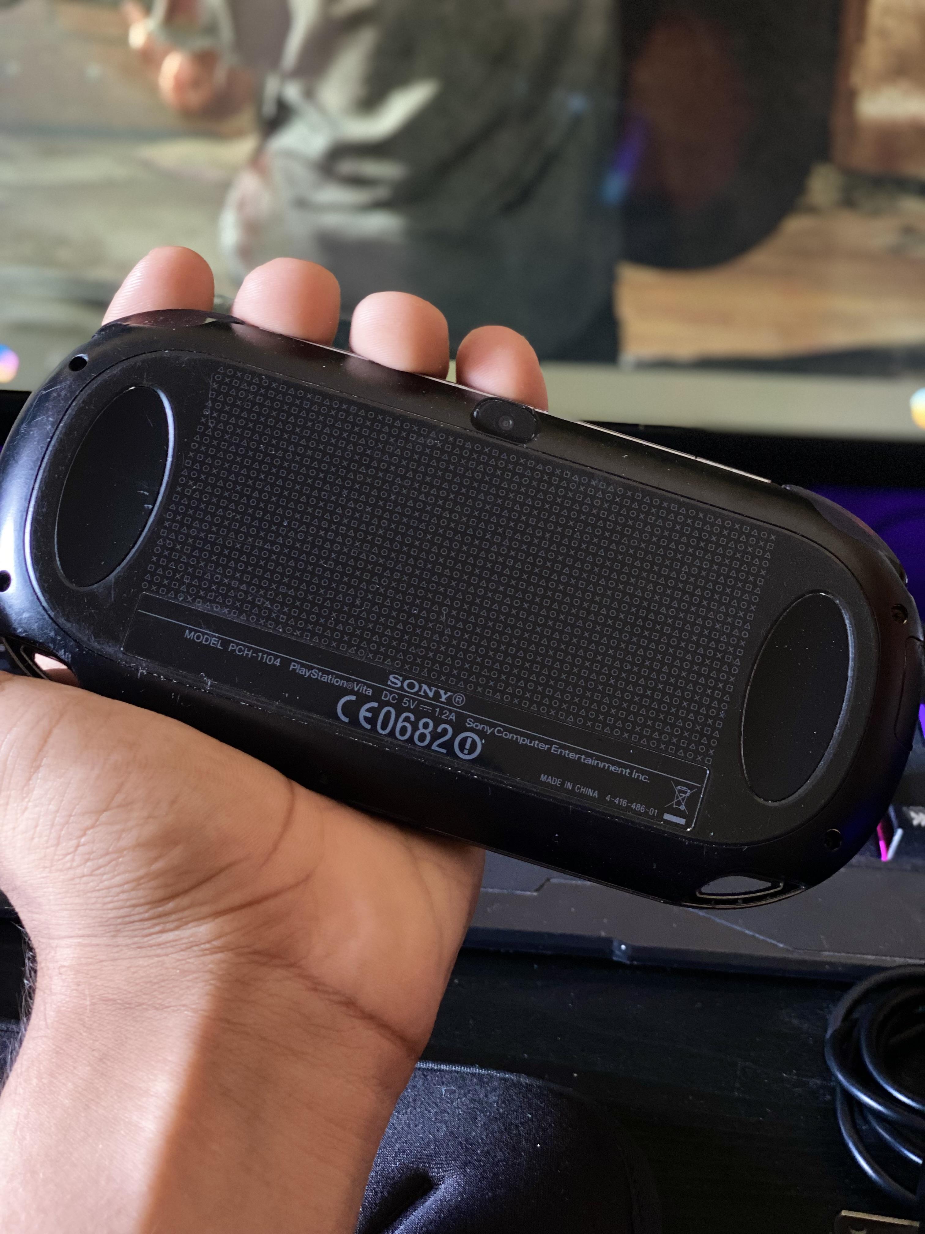 PsVita oled Hakeado con tienda y juegos Foto 7266032-3.jpg