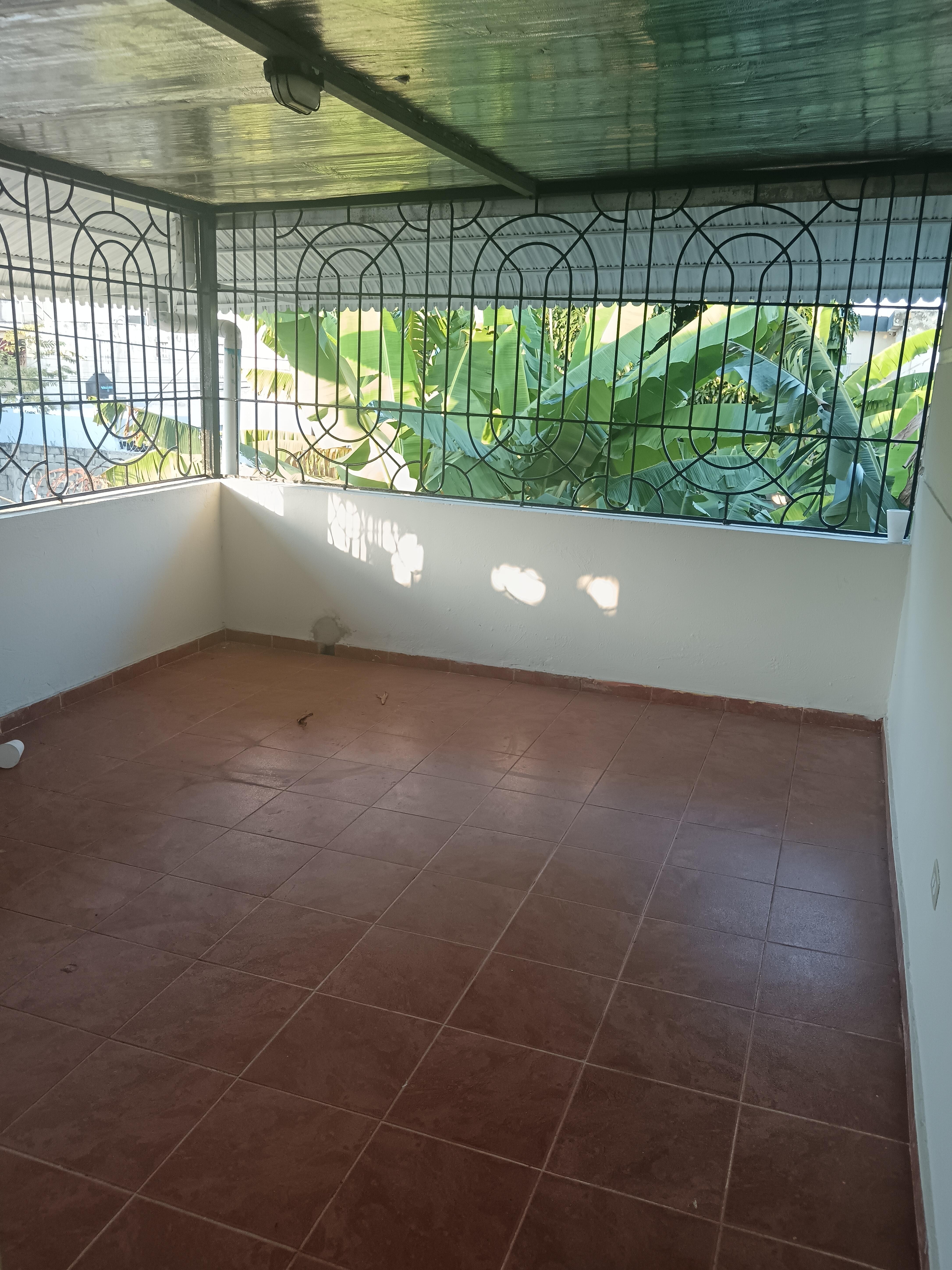 Casa con más 300mt2 en alquiler en Invivienda  Foto 7269080-5.jpg