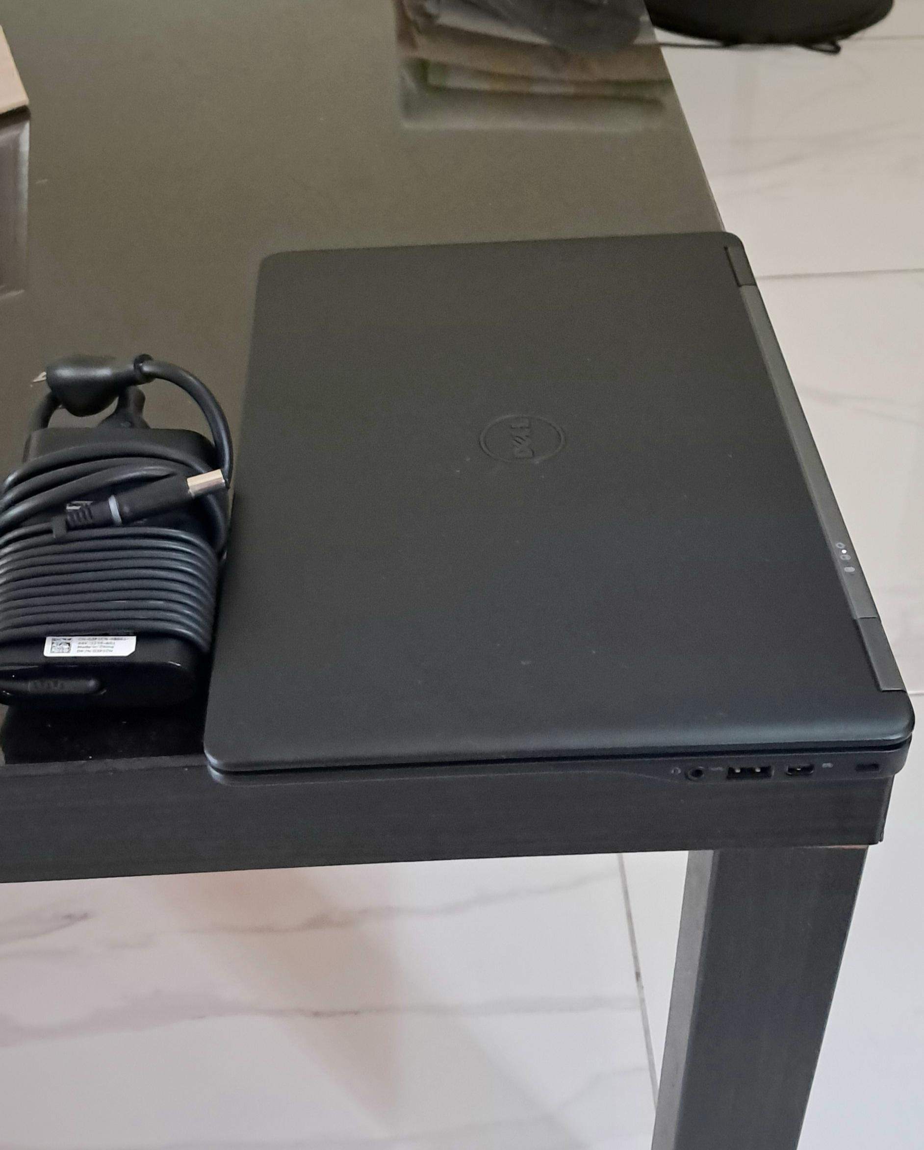Laptop Dell portatil 7250 i5 8GB 250GB Disco SSD Foto 7269335-4.jpg