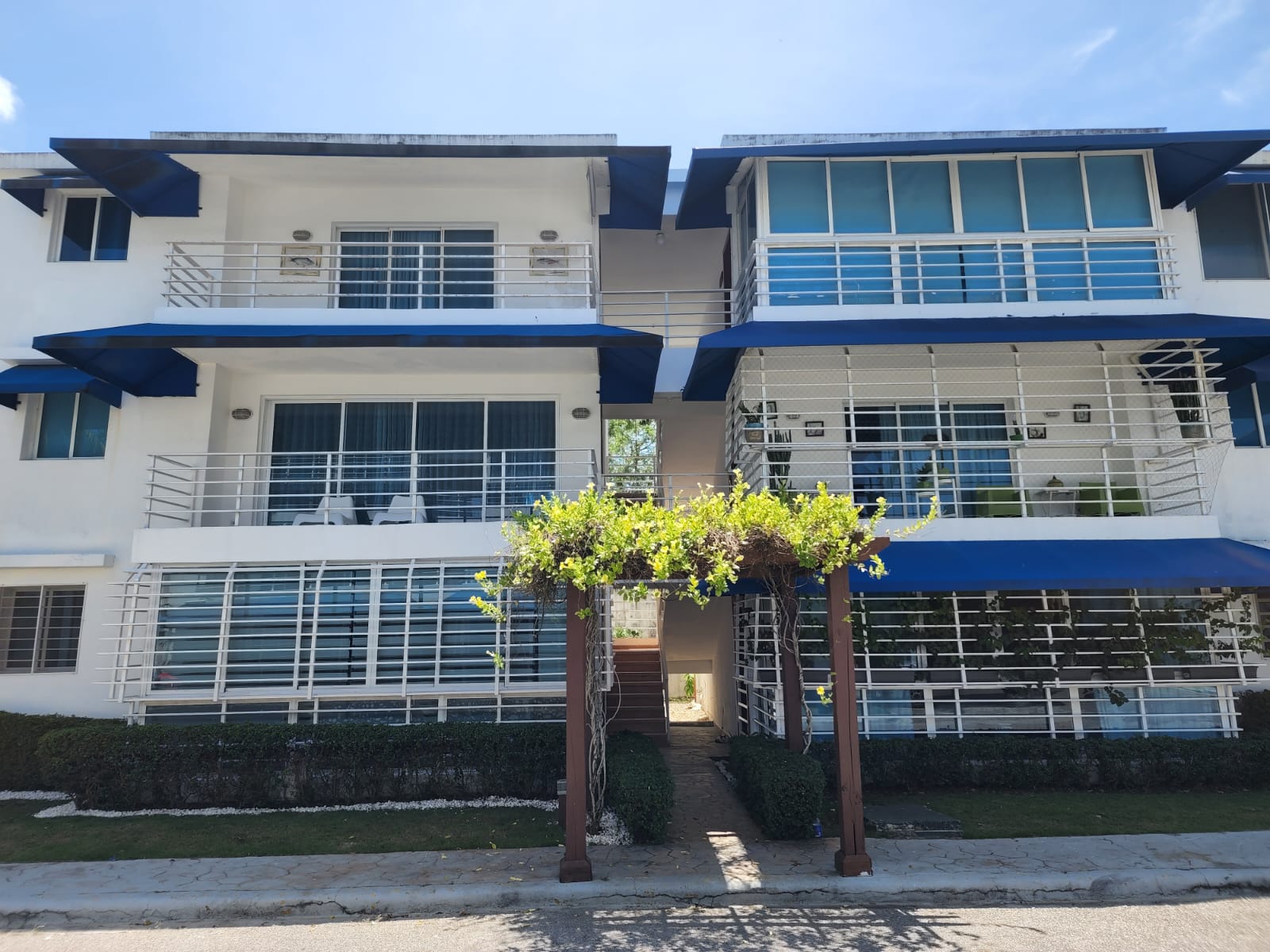 Vendo apartamento totalmente amueblado en Juan Dolió Foto 7269676-1.jpg