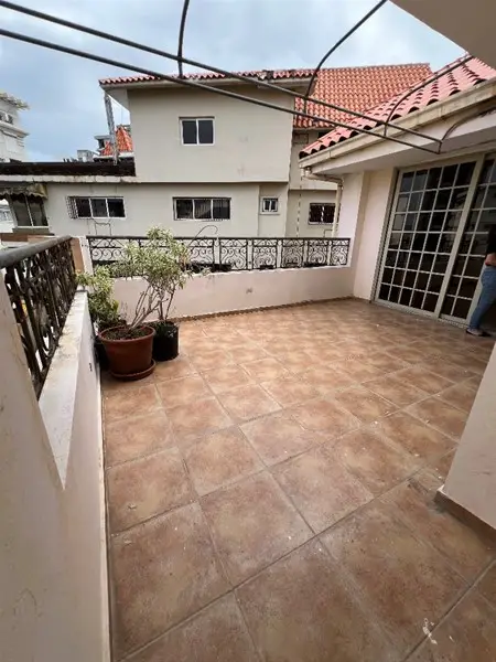 Penthouse Clásico en Naco Frente al Parque de Corazones Unidos Foto 7271449-9.jpg