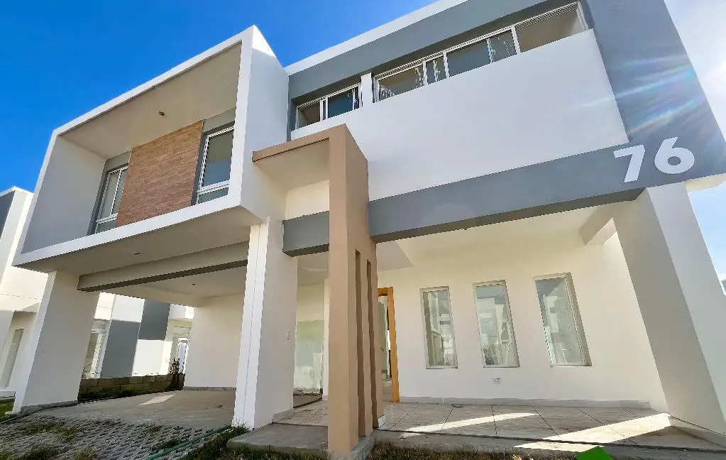 Casa moderna de dos niveles en exclusivo residencial cerrado Foto 7272201-1.jpg