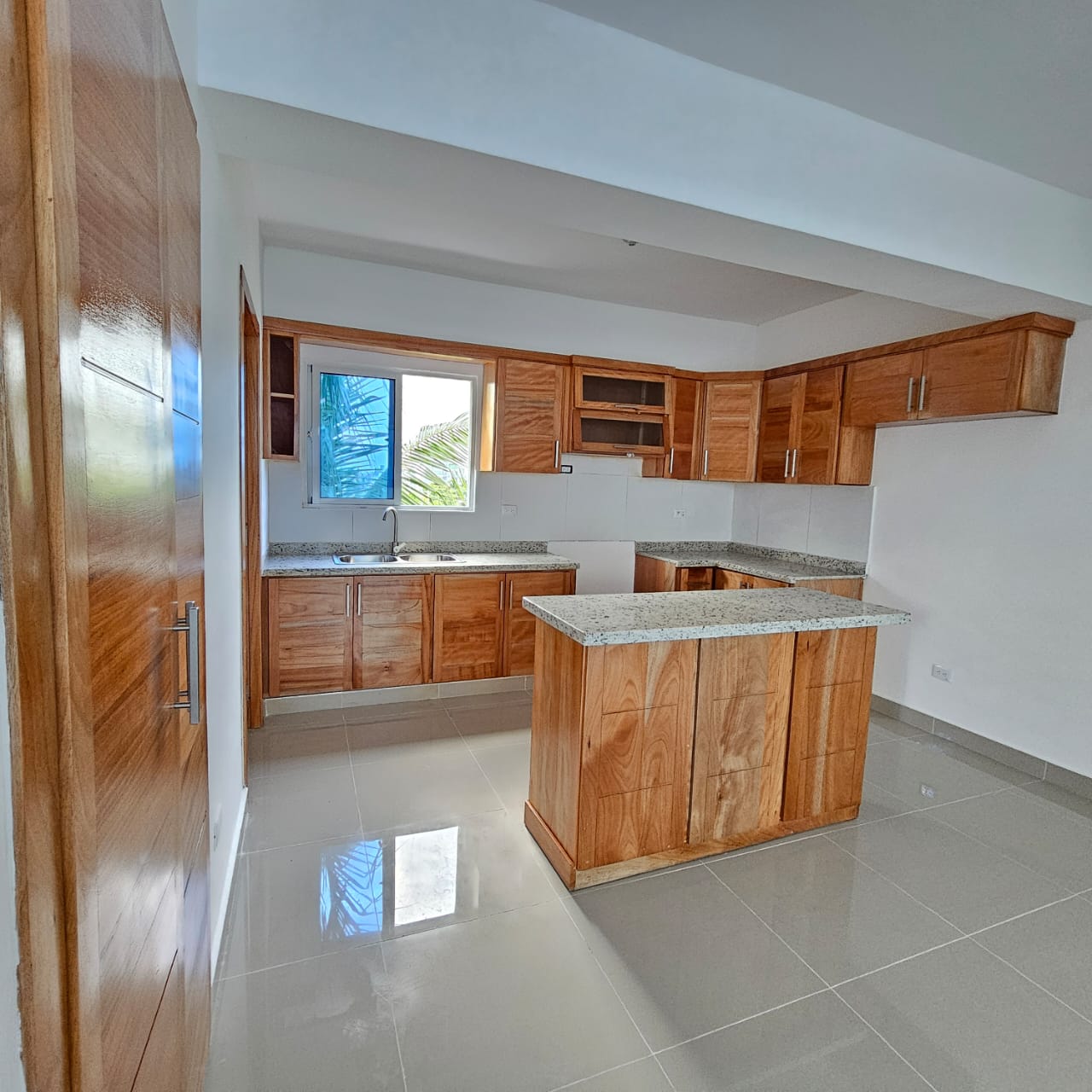 Apartamento de 3 Habitaciones en Venta en el Tropical del este.  Foto 7273366-6.jpg