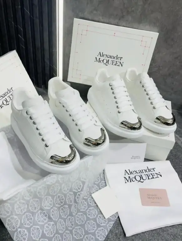 Sneakers Tenis Teni Alexander McQueen Ultimately 2025 Foto 7274889-1.jpg